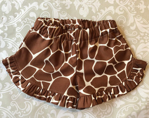 Monogrammed giraffe applique shorts set