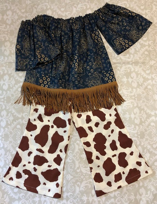 Off the shoulder bandanna fringe top with pony print flair pants